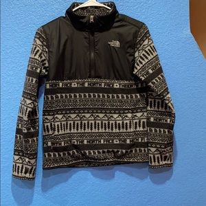 Girls, medium size, the north face 1/4 zipper.